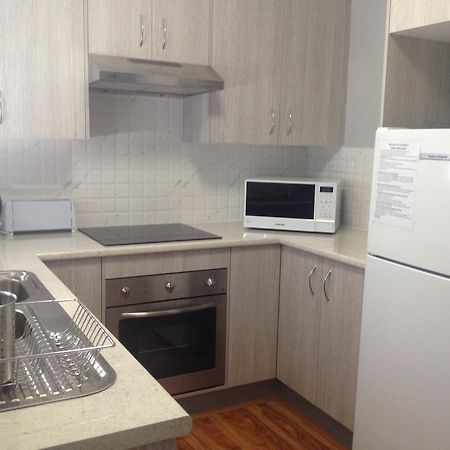 Green Meadow Apartment Наура Екстериор снимка