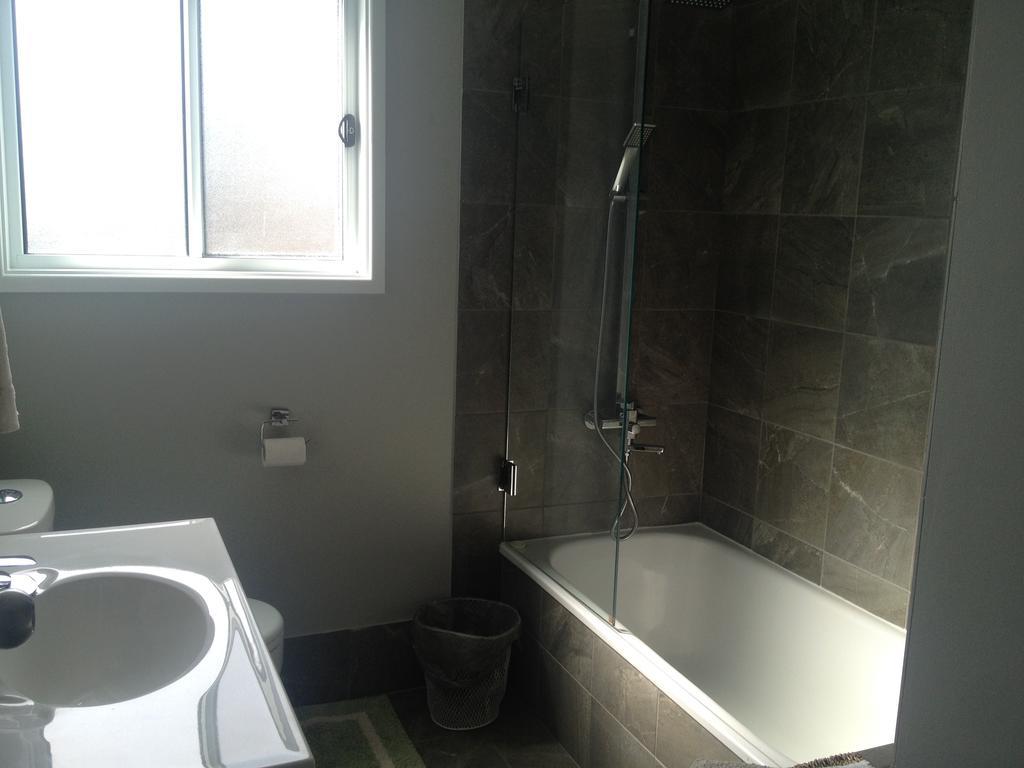 Green Meadow Apartment Наура Екстериор снимка